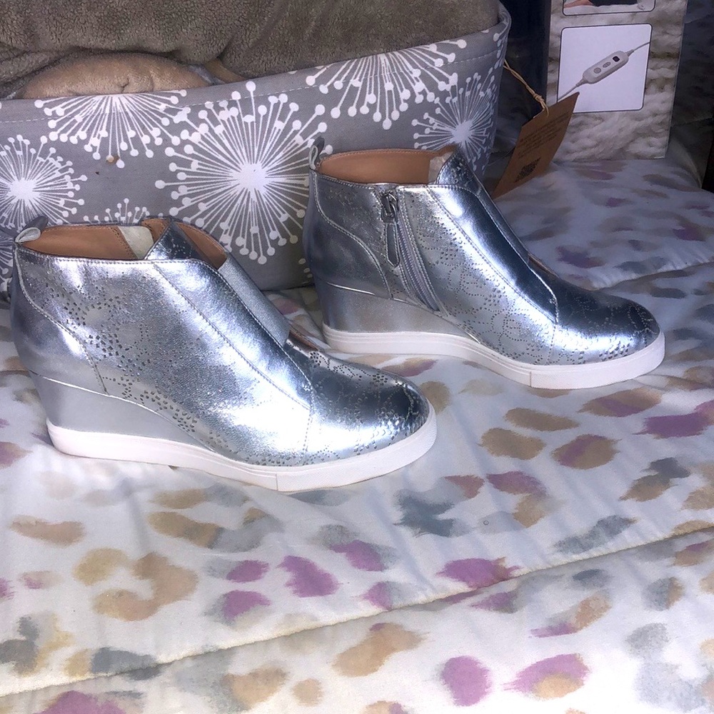 NWOT Linea Paola Felicia 2 Wedge Sneaker